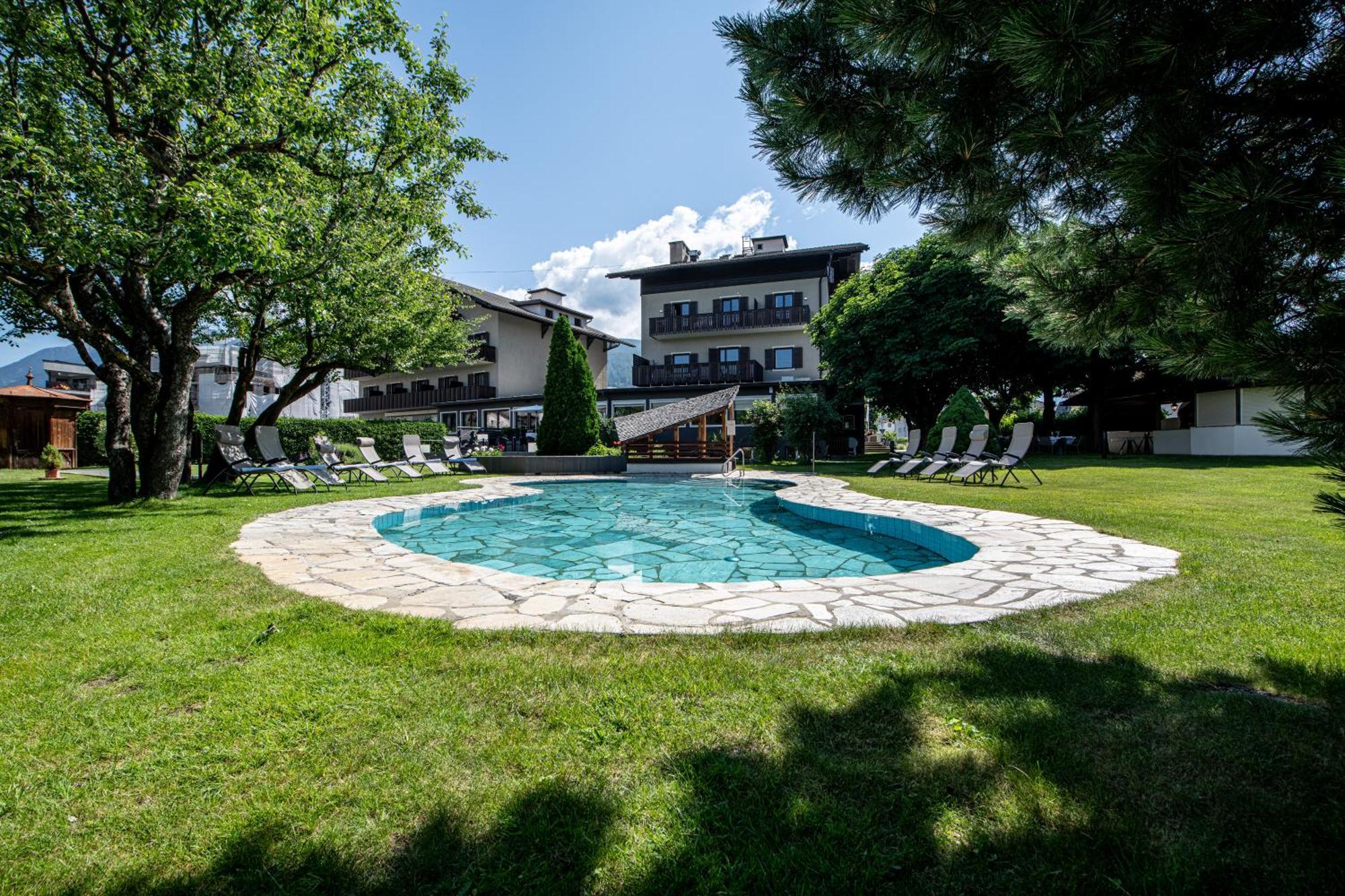 Hotel Ander Brunico Bagian luar foto