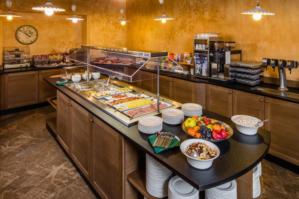 Hotel Ander Brunico Bagian luar foto